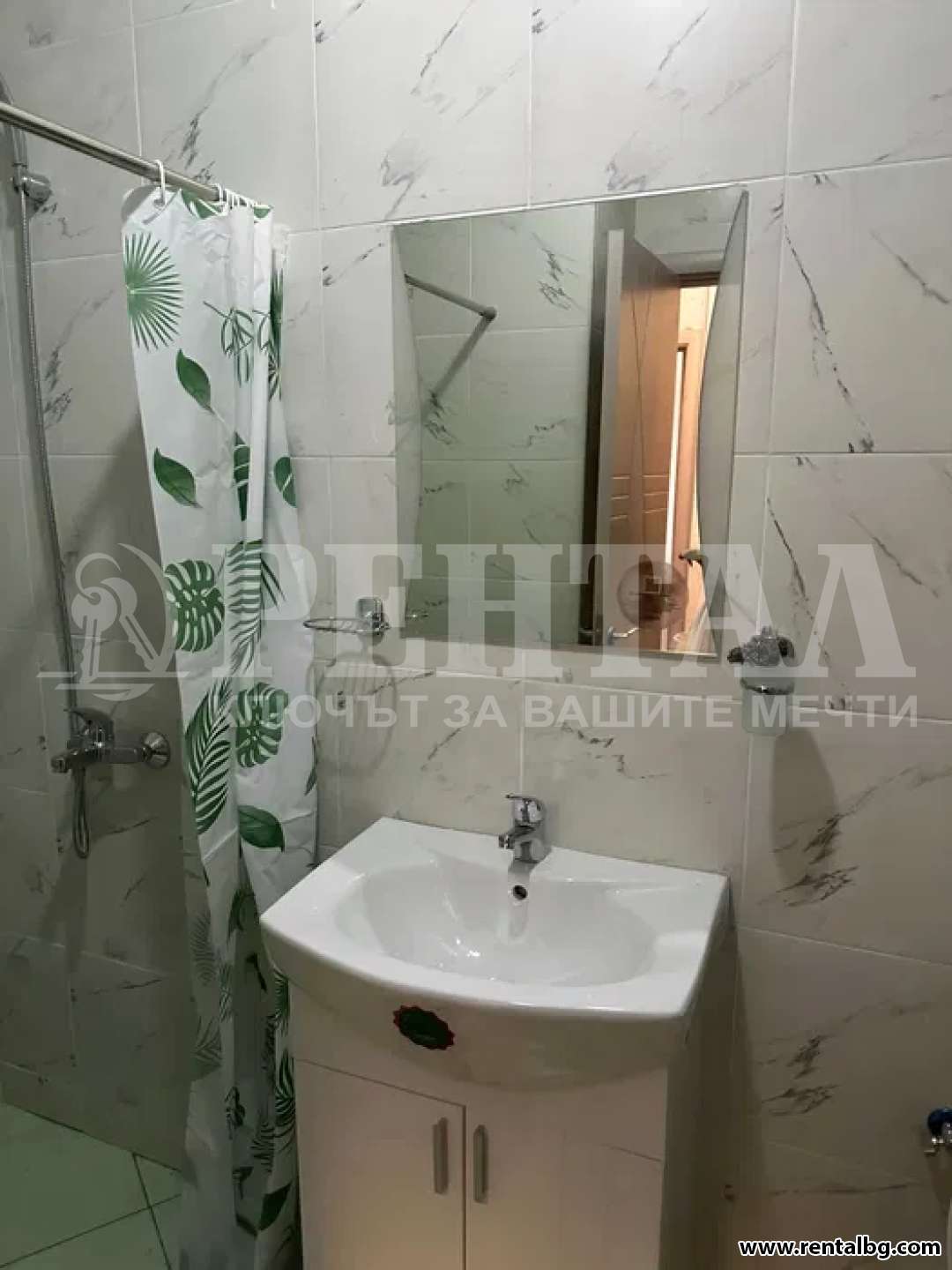 Просторен апартамент в Изгрев 3 6